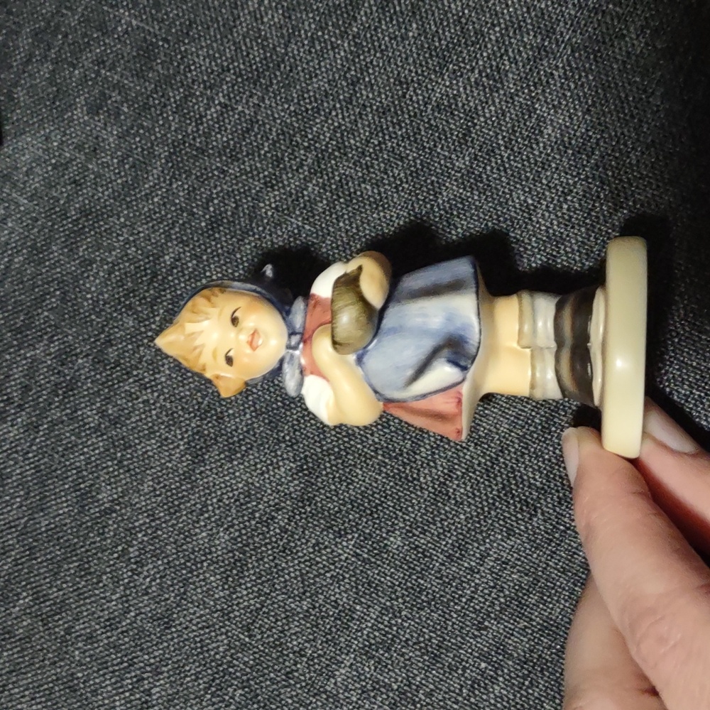 M.I. Hummel Club Figurine #036 / 629, From Me To You, EXC, Exclusive Edition